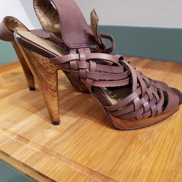 JESSICA SIMPSON BROWN AND WOOD 7.5 HEELS - Picture 6 of 7